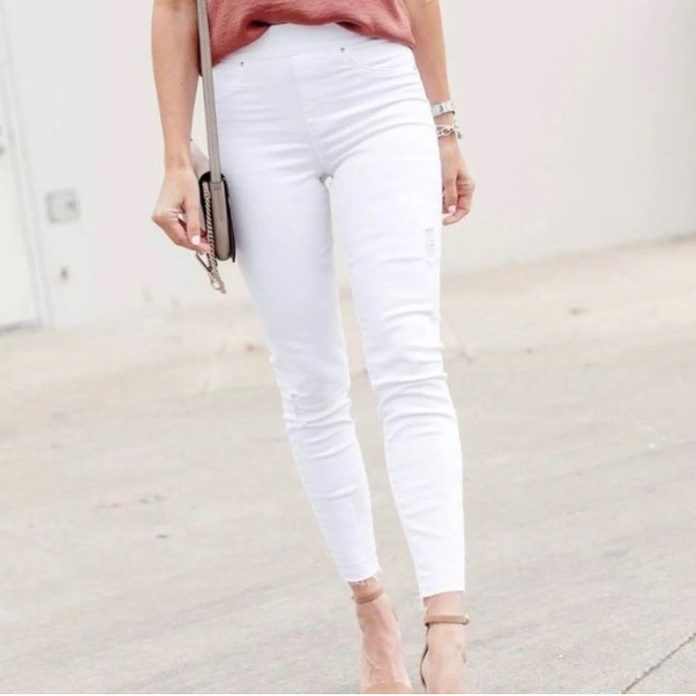 White Spanx Jean Pull On Style Leggings with Raw Hem and‎ Distressing, S A15
